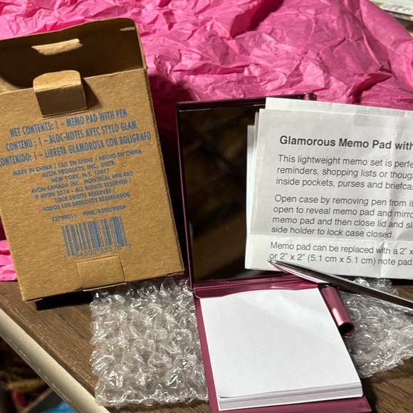 Avon items: mini memo paper, pen, & mirror; 10 pairs of earrings; bracelet. - Picture 3 of 11